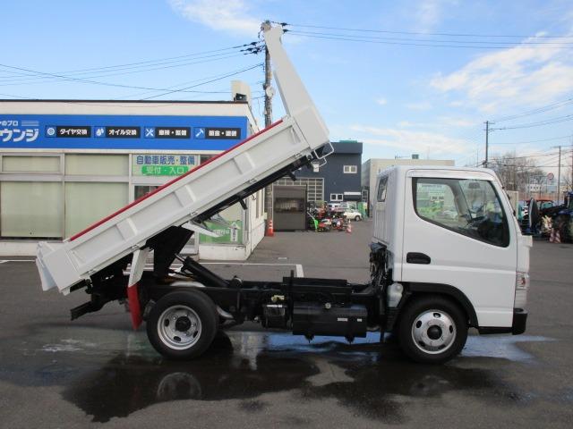 キャンター 全低床ダンプ　外装オールペイント済み　５ＭＴ３ペダル　車両総重量５．０ｔ未満　４ナンバー　エアコン　パワステ　パワーウィンドウ　ＡＢＳ　運転席エアバック　荷台内寸長さ３０５ｃｍ幅１６０ｃｍ高さ３２ｃｍ　ＥＴＣ（11枚目）