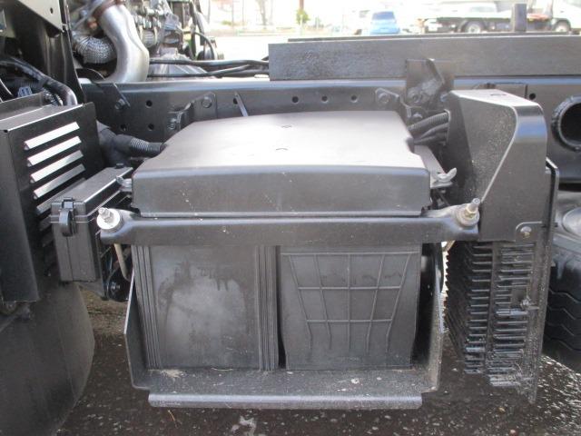 キャンター 全低床ダンプ　外装オールペイント済み　５ＭＴ３ペダル　車両総重量５．０ｔ未満　４ナンバー　エアコン　パワステ　パワーウィンドウ　ＡＢＳ　運転席エアバック　荷台内寸長さ３０５ｃｍ幅１６０ｃｍ高さ３２ｃｍ　ＥＴＣ（16枚目）