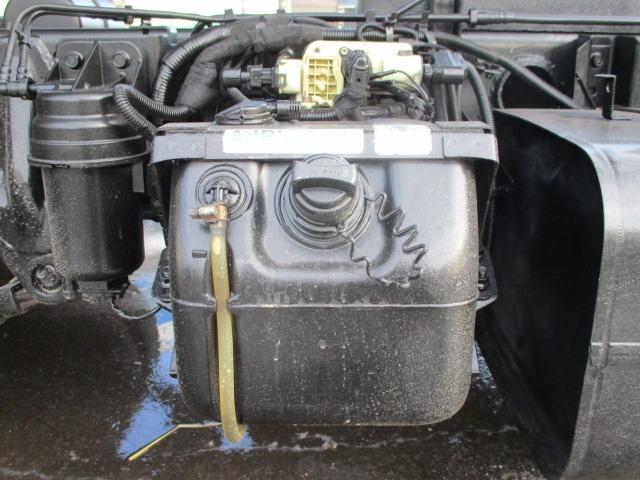 キャンター 全低床ダンプ　外装オールペイント済み　５ＭＴ３ペダル　車両総重量５．０ｔ未満　４ナンバー　エアコン　パワステ　パワーウィンドウ　ＡＢＳ　運転席エアバック　荷台内寸長さ３０５ｃｍ幅１６０ｃｍ高さ３２ｃｍ　ＥＴＣ（22枚目）