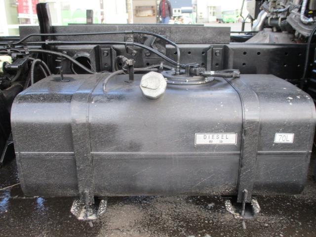 キャンター 全低床ダンプ　外装オールペイント済み　５ＭＴ３ペダル　車両総重量５．０ｔ未満　４ナンバー　エアコン　パワステ　パワーウィンドウ　ＡＢＳ　運転席エアバック　荷台内寸長さ３０５ｃｍ幅１６０ｃｍ高さ３２ｃｍ　ＥＴＣ（23枚目）