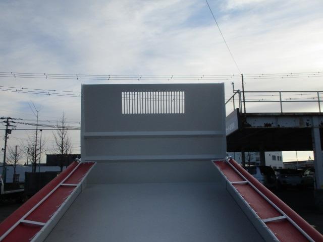 キャンター 全低床ダンプ　外装オールペイント済み　５ＭＴ３ペダル　車両総重量５．０ｔ未満　４ナンバー　エアコン　パワステ　パワーウィンドウ　ＡＢＳ　運転席エアバック　荷台内寸長さ３０５ｃｍ幅１６０ｃｍ高さ３２ｃｍ　ＥＴＣ（32枚目）