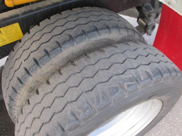 キャンター 全低床ダンプ　外装オールペイント済み　５ＭＴ３ペダル　車両総重量５．０ｔ未満　４ナンバー　エアコン　パワステ　パワーウィンドウ　ＡＢＳ　運転席エアバック　荷台内寸長さ３０５ｃｍ幅１６０ｃｍ高さ３２ｃｍ　ＥＴＣ（34枚目）