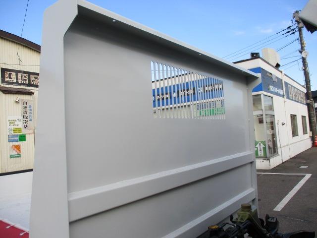 キャンター 全低床ダンプ　外装オールペイント済み　５ＭＴ３ペダル　車両総重量５．０ｔ未満　４ナンバー　エアコン　パワステ　パワーウィンドウ　ＡＢＳ　運転席エアバック　荷台内寸長さ３０５ｃｍ幅１６０ｃｍ高さ３２ｃｍ　ＥＴＣ（41枚目）