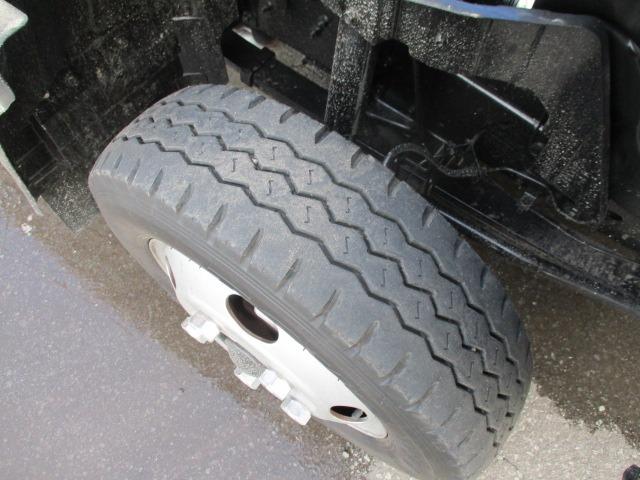 キャンター 全低床ダンプ　外装オールペイント済み　５ＭＴ３ペダル　車両総重量５．０ｔ未満　４ナンバー　エアコン　パワステ　パワーウィンドウ　ＡＢＳ　運転席エアバック　荷台内寸長さ３０５ｃｍ幅１６０ｃｍ高さ３２ｃｍ　ＥＴＣ（44枚目）