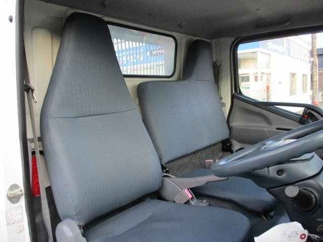 キャンター 全低床ダンプ　外装オールペイント済み　５ＭＴ３ペダル　車両総重量５．０ｔ未満　４ナンバー　エアコン　パワステ　パワーウィンドウ　ＡＢＳ　運転席エアバック　荷台内寸長さ３０５ｃｍ幅１６０ｃｍ高さ３２ｃｍ　ＥＴＣ（46枚目）