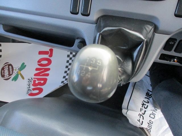キャンター 全低床ダンプ　外装オールペイント済み　５ＭＴ３ペダル　車両総重量５．０ｔ未満　４ナンバー　エアコン　パワステ　パワーウィンドウ　ＡＢＳ　運転席エアバック　荷台内寸長さ３０５ｃｍ幅１６０ｃｍ高さ３２ｃｍ　ＥＴＣ（53枚目）