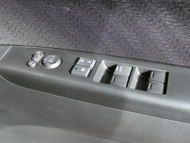 Ｎ－ＢＯＸ＋ ２トーンカラースタイル　Ｇ・Ｌパッケージ　ナビＴＶ　パワースライドドア　ＨＩＤヘッドライト　ボードアレンジ　プッシュスタート　オートエアコン　オートライト　横滑り防止　アイドリングストップ　ステイリングスイッチ　電動格納ミラー（42枚目）