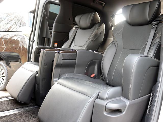 ヴェルファイアハイブリッド Ｚ　プレミア　１４型ディスプレイオーディオ　フリップダウンモニター　黒革エグゼクティブ　左右独立ムーンルーフ　デジタルインナーミラー　トヨタチームメイト　シートエアコン　セーフティセンス　全周囲カメラ（5枚目）