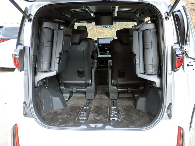 ヴェルファイアハイブリッド Ｚ　プレミア　１４型ディスプレイオーディオ　フリップダウンモニター　黒革エグゼクティブ　左右独立ムーンルーフ　デジタルインナーミラー　トヨタチームメイト　シートエアコン　セーフティセンス　全周囲カメラ（30枚目）