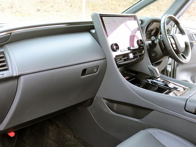 ヴェルファイアハイブリッド Ｚ　プレミア　１４型ディスプレイオーディオ　フリップダウンモニター　黒革エグゼクティブ　左右独立ムーンルーフ　デジタルインナーミラー　トヨタチームメイト　シートエアコン　セーフティセンス　全周囲カメラ（49枚目）