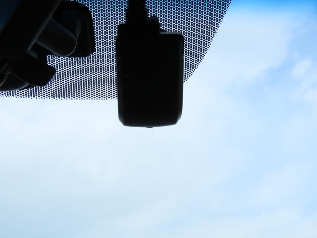 フリード＋ Ｇブラックスタイル　４ＷＤ　メモリーナビ　ＥＴＣ　バックカメラ　両側電動スライドドア　アルミホイール　フルセグ　シートヒーター　オートクルーズコントロール　アイドリングストップ　衝突防止システム　ＬＥＤヘッドランプ（4枚目）