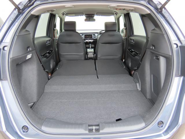 フィット e:HEVホーム20周年特別仕様車カーサ ホンダセンシング 4WD バックカメラ アルミホイール シートヒーター オートクルーズコントロール アイドリングストップ 衝突防止システム LEDヘッドランプ スマートキー 横滑り防止装置 エアバッグ(20枚目)