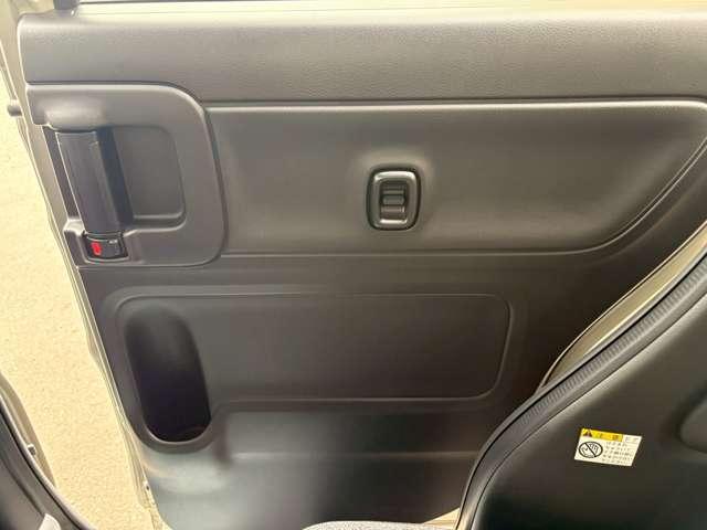 スペーシア ハイブリッドG スマートキー 踏み間違い防止装置 両側スライドドア キーレス レーンキープアシスト 横滑り防止装置 盗難防止装置 パワーウィンドウ パワステ フルフラットシート オートエアコン アイドリングストップ(22枚目)