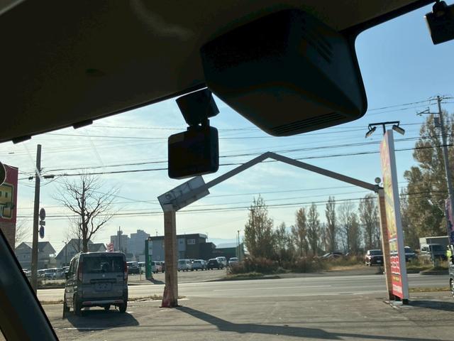 スペーシア ハイブリッドＸ　４ＷＤ　衝突被害軽減ブレーキ　両側電動スライドドア　シートヒーター　冬タイヤ　スマートキー　プッシュスタート　フェニックスレッドパール（43枚目）