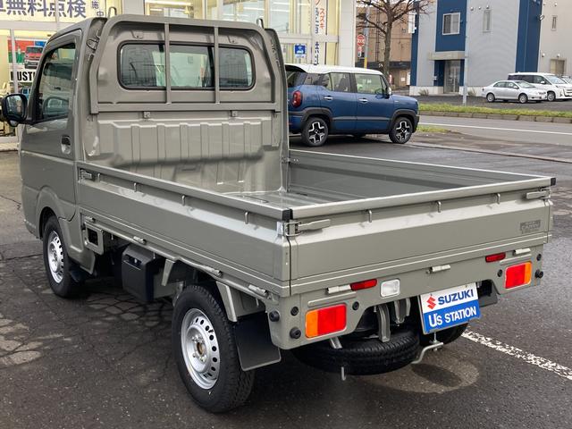 キャリイトラック ＫＣエアコン・パワステ　７型　パートタイム４ＷＤ　別途当社パックで快適に　ラジオ付き　ハロゲンヘッドランプ　アイドリングストップ　リヤパーキングセンサー　キーレスエントリー　横滑り防止　マニュアルエアコン（9枚目）