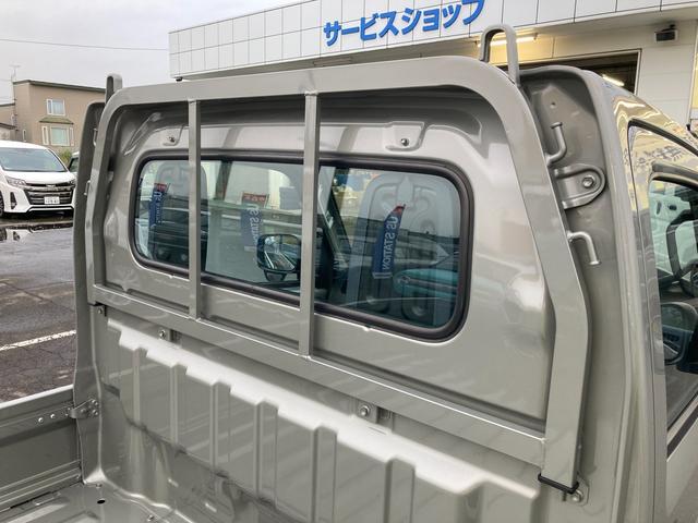 キャリイトラック ＫＣエアコン・パワステ　７型　パートタイム４ＷＤ　別途当社パックで快適に　ラジオ付き　ハロゲンヘッドランプ　アイドリングストップ　リヤパーキングセンサー　キーレスエントリー　横滑り防止　マニュアルエアコン（12枚目）