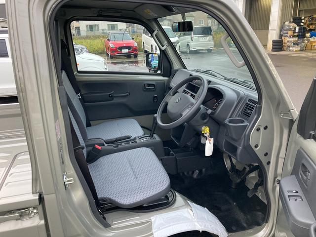 キャリイトラック ＫＣエアコン・パワステ　７型　パートタイム４ＷＤ　別途当社パックで快適に　ラジオ付き　ハロゲンヘッドランプ　アイドリングストップ　リヤパーキングセンサー　キーレスエントリー　横滑り防止　マニュアルエアコン（13枚目）