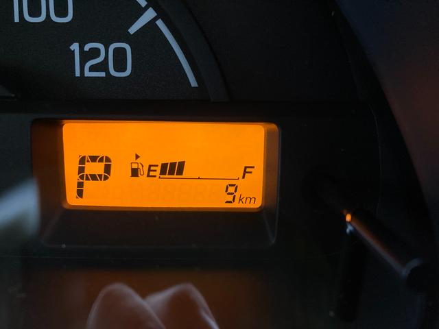 キャリイトラック ＫＣエアコン・パワステ　７型　パートタイム４ＷＤ　別途当社パックで快適に　ラジオ付き　ハロゲンヘッドランプ　アイドリングストップ　リヤパーキングセンサー　キーレスエントリー　横滑り防止　マニュアルエアコン（23枚目）