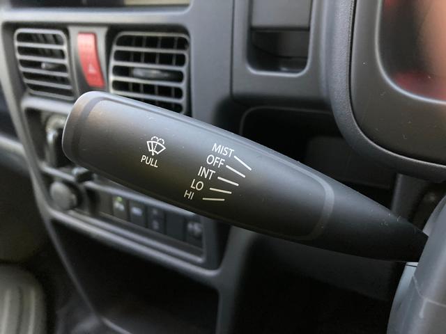 キャリイトラック ＫＣエアコン・パワステ　７型　パートタイム４ＷＤ　別途当社パックで快適に　ラジオ付き　ハロゲンヘッドランプ　アイドリングストップ　リヤパーキングセンサー　キーレスエントリー　横滑り防止　マニュアルエアコン（25枚目）