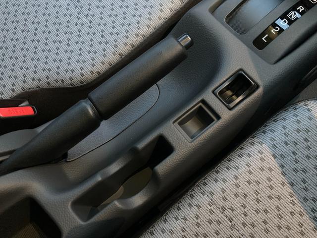 キャリイトラック ＫＣエアコン・パワステ　７型　パートタイム４ＷＤ　別途当社パックで快適に　ラジオ付き　ハロゲンヘッドランプ　アイドリングストップ　リヤパーキングセンサー　キーレスエントリー　横滑り防止　マニュアルエアコン（37枚目）