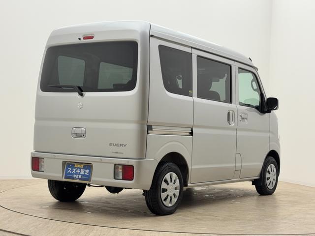 エブリイ ！先行初売！ＪＯＩＮターボ　６型　ＣＶＴ　パートタイム４ＷＤ　別途当社パックでさらに快適に！　スチールホイール　ＬＥＤヘッドライト　ＳＲＳエアバック　オートライト　イモビライザー　プッシュスタート　シートヒーター　衝突被害軽減ブレーキ　後退時ブレーキサポート（6枚目）