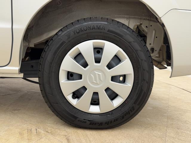 エブリイ ！先行初売！ＪＯＩＮターボ　６型　ＣＶＴ　パートタイム４ＷＤ　別途当社パックでさらに快適に！　スチールホイール　ＬＥＤヘッドライト　ＳＲＳエアバック　オートライト　イモビライザー　プッシュスタート　シートヒーター　衝突被害軽減ブレーキ　後退時ブレーキサポート（9枚目）