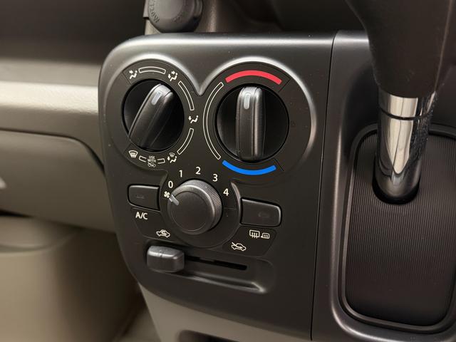 エブリイ ！先行初売！ＪＯＩＮターボ　６型　ＣＶＴ　パートタイム４ＷＤ　別途当社パックでさらに快適に！　スチールホイール　ＬＥＤヘッドライト　ＳＲＳエアバック　オートライト　イモビライザー　プッシュスタート　シートヒーター　衝突被害軽減ブレーキ　後退時ブレーキサポート（14枚目）