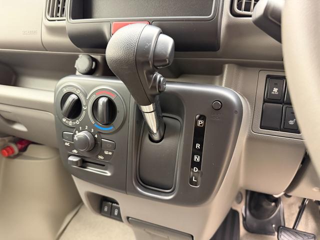 エブリイ ！先行初売！ＪＯＩＮターボ　６型　ＣＶＴ　パートタイム４ＷＤ　別途当社パックでさらに快適に！　スチールホイール　ＬＥＤヘッドライト　ＳＲＳエアバック　オートライト　イモビライザー　プッシュスタート　シートヒーター　衝突被害軽減ブレーキ　後退時ブレーキサポート（25枚目）