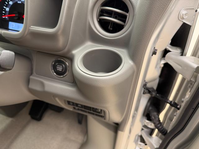 エブリイ ！先行初売！ＪＯＩＮターボ　６型　ＣＶＴ　パートタイム４ＷＤ　別途当社パックでさらに快適に！　スチールホイール　ＬＥＤヘッドライト　ＳＲＳエアバック　オートライト　イモビライザー　プッシュスタート　シートヒーター　衝突被害軽減ブレーキ　後退時ブレーキサポート（27枚目）