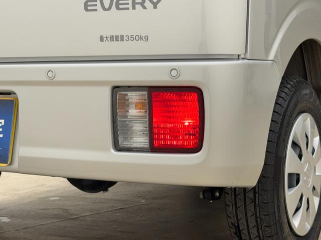 エブリイ ！先行初売！ＪＯＩＮターボ　６型　ＣＶＴ　パートタイム４ＷＤ　別途当社パックでさらに快適に！　スチールホイール　ＬＥＤヘッドライト　ＳＲＳエアバック　オートライト　イモビライザー　プッシュスタート　シートヒーター　衝突被害軽減ブレーキ　後退時ブレーキサポート（41枚目）