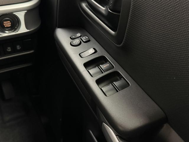 スペーシアギア ！先行初売！　ＨＹＢＲＩＤ　ＸＺ　３型　４ＷＤ　全方位カメラパッケージ　別途当社パックでさらに快適に　アルミホイール　ＬＥＤヘッドランプ　ＬＥＤフォグランプ　ＳＲＳエアバック　オートライト　シートヒーター　両側電動スライドドア　衝突被害軽減ブレーキ（17枚目）