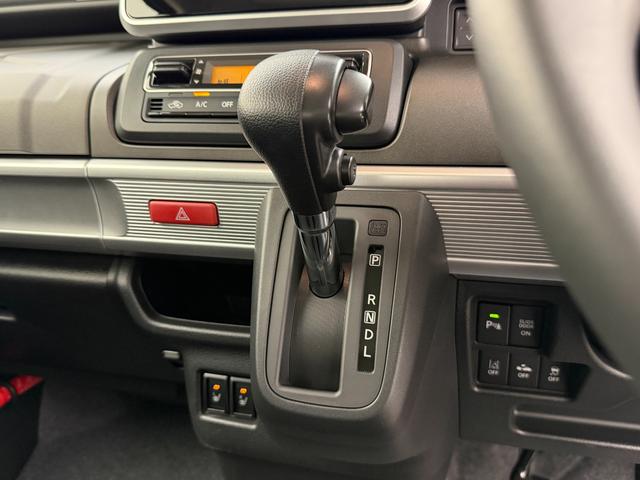 スペーシアギア ！先行初売！　ＨＹＢＲＩＤ　ＸＺ　３型　４ＷＤ　全方位カメラパッケージ　別途当社パックでさらに快適に　アルミホイール　ＬＥＤヘッドランプ　ＬＥＤフォグランプ　ＳＲＳエアバック　オートライト　シートヒーター　両側電動スライドドア　衝突被害軽減ブレーキ（27枚目）