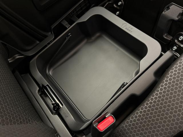 スペーシアギア ！先行初売！　ＨＹＢＲＩＤ　ＸＺ　３型　４ＷＤ　全方位カメラパッケージ　別途当社パックでさらに快適に　アルミホイール　ＬＥＤヘッドランプ　ＬＥＤフォグランプ　ＳＲＳエアバック　オートライト　シートヒーター　両側電動スライドドア　衝突被害軽減ブレーキ（32枚目）