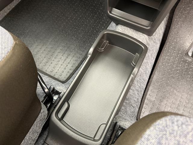 アルト ！初売！ＨＹＢＲＩＤ　Ｓ　２型　４ＷＤ　当社パックで快適に　スチールホイール　ハロゲンヘッドランプ　ＳＲＳエアバック　オートライト　イモビライザー　キーレスプッシュ　シートヒーター　衝突被害軽減ブレーキ　後退時ブレーキサポート（26枚目）