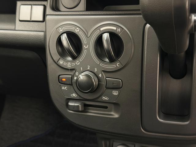 アルト ！初売！Ａ　２型　４ＷＤ　当社パックで快適に！　スチールホイール　ハロゲンヘッドランプ　ＳＲＳエアバック　オートライト　イモビライザー　キーレスエントリー　シートヒーター　衝突被害軽減ブレーキ　後退時ブレーキサポート（13枚目）