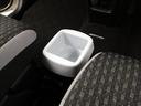 こんなところにもドリンクホルダーが!純正で付いていると車内にマッチしてます!新たに購入する必要が無いのも嬉しいですね!