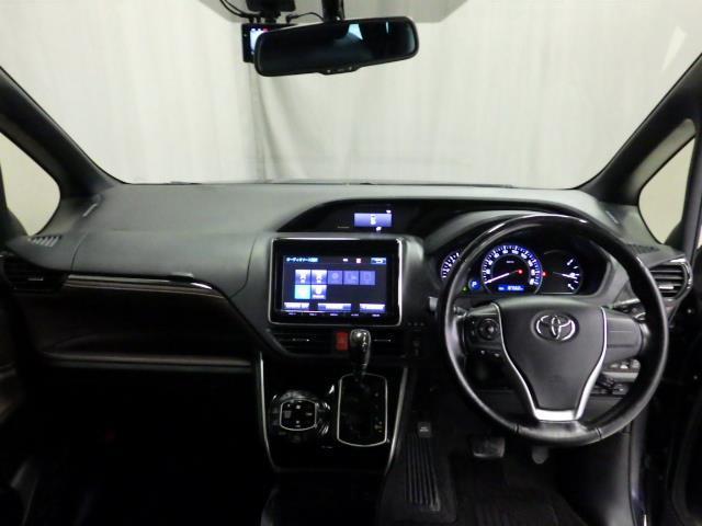 エスクァイア Ｇｉ　４ＷＤ　フルセグ　メモリーナビ　バックカメラ　ＥＴＣ　両側電動スライド　ＬＥＤヘッドランプ　乗車定員７人　３列シート　アイドリングストップ（7枚目）