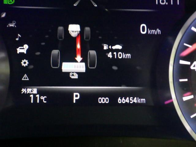 クラウンハイブリッド ＲＳアドバンス　Ｆｏｕｒ　革シート　４ＷＤ　フルセグ　メモリーナビ　ＤＶＤ再生　バックカメラ　衝突被害軽減システム　ＥＴＣ　ＬＥＤヘッドランプ（22枚目）