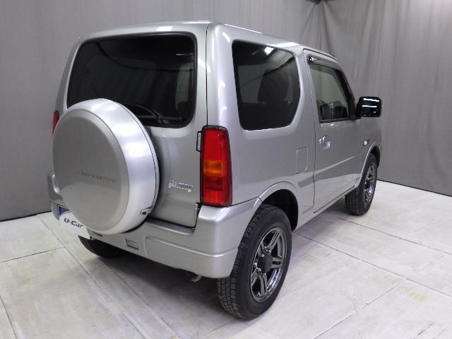 ジムニー ランドベンチャー　４ＷＤ　アルミホイール　寒冷地仕様　キーレスエントリー　エアバッグ　エアコン　パワーステアリング　パワーウィンドウ　ＣＤ　ＡＢＳ（4枚目）