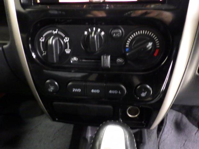 ジムニー ランドベンチャー　４ＷＤ　アルミホイール　寒冷地仕様　キーレスエントリー　エアバッグ　エアコン　パワーステアリング　パワーウィンドウ　ＣＤ　ＡＢＳ（11枚目）