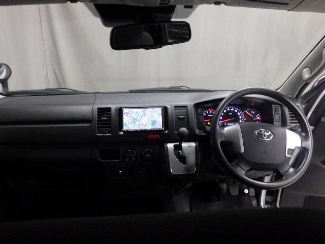 ハイエースバン DX 4WD メモリーナビ バックカメラ 衝突被害軽減システム ETC 乗車定員9人 3列シート ディーゼル 寒冷地仕様 衝突防止システム キーレスエントリー 横滑り防止装置 エアバッグ エアコン ABS(7枚目)