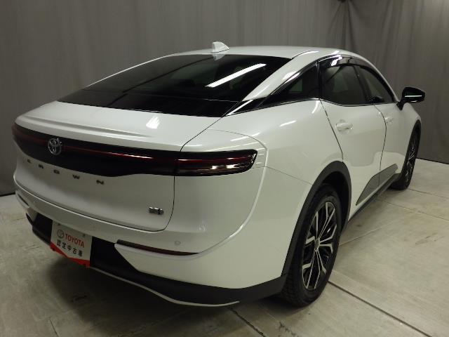 クラウンクロスオーバー ＲＳアドバンスド　革シート　４ＷＤ　メモリーナビ　バックカメラ　衝突被害軽減システム　ＥＴＣ　ＬＥＤヘッドランプ（4枚目）