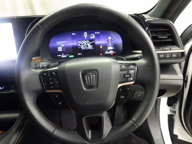 クラウンクロスオーバー ＲＳアドバンスド　革シート　４ＷＤ　メモリーナビ　バックカメラ　衝突被害軽減システム　ＥＴＣ　ＬＥＤヘッドランプ（8枚目）