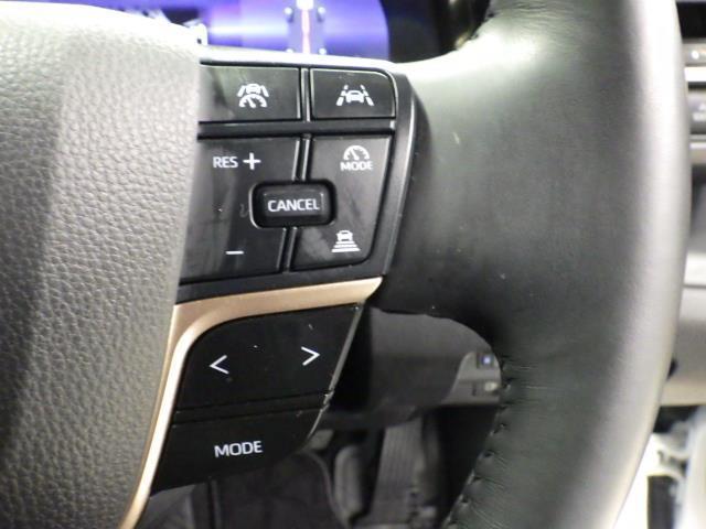 クラウンクロスオーバー ＲＳアドバンスド　革シート　４ＷＤ　メモリーナビ　バックカメラ　衝突被害軽減システム　ＥＴＣ　ＬＥＤヘッドランプ（10枚目）