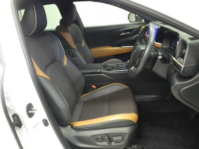 クラウンクロスオーバー ＲＳアドバンスド　革シート　４ＷＤ　メモリーナビ　バックカメラ　衝突被害軽減システム　ＥＴＣ　ＬＥＤヘッドランプ（24枚目）