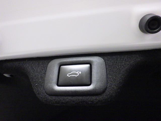 クラウンクロスオーバー ＲＳアドバンスド　革シート　４ＷＤ　メモリーナビ　バックカメラ　衝突被害軽減システム　ＥＴＣ　ＬＥＤヘッドランプ（27枚目）