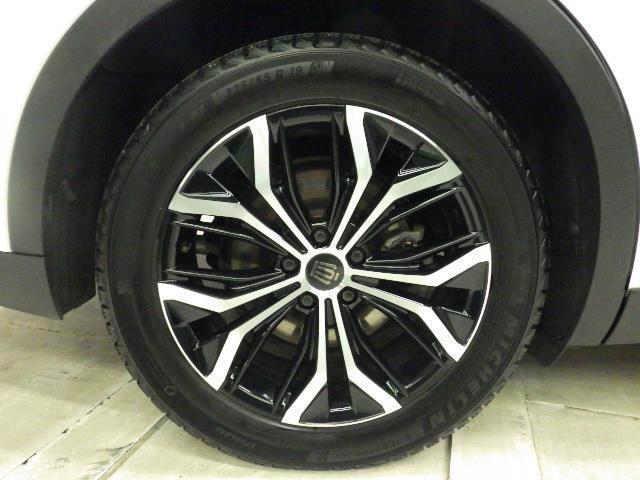 クラウンクロスオーバー ＲＳアドバンスド　革シート　４ＷＤ　メモリーナビ　バックカメラ　衝突被害軽減システム　ＥＴＣ　ＬＥＤヘッドランプ（30枚目）