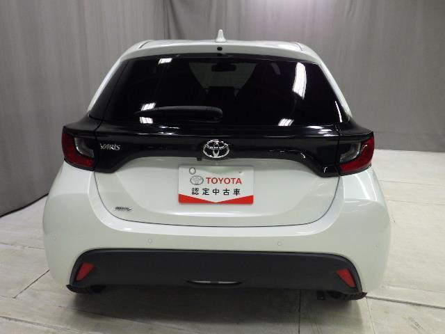 ヤリス Ｘ　４ＷＤ　メモリーナビ　バックカメラ　衝突被害軽減システム　ＥＴＣ（3枚目）