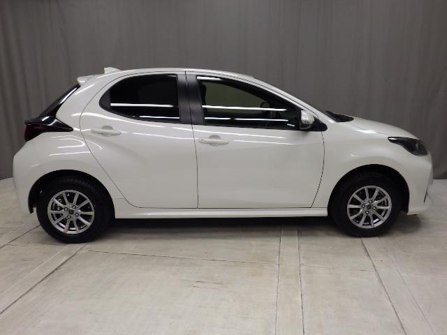 ヤリス Ｘ　４ＷＤ　メモリーナビ　バックカメラ　衝突被害軽減システム　ＥＴＣ（5枚目）