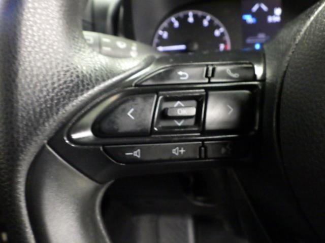 ヤリス Ｘ　４ＷＤ　メモリーナビ　バックカメラ　衝突被害軽減システム　ＥＴＣ（9枚目）